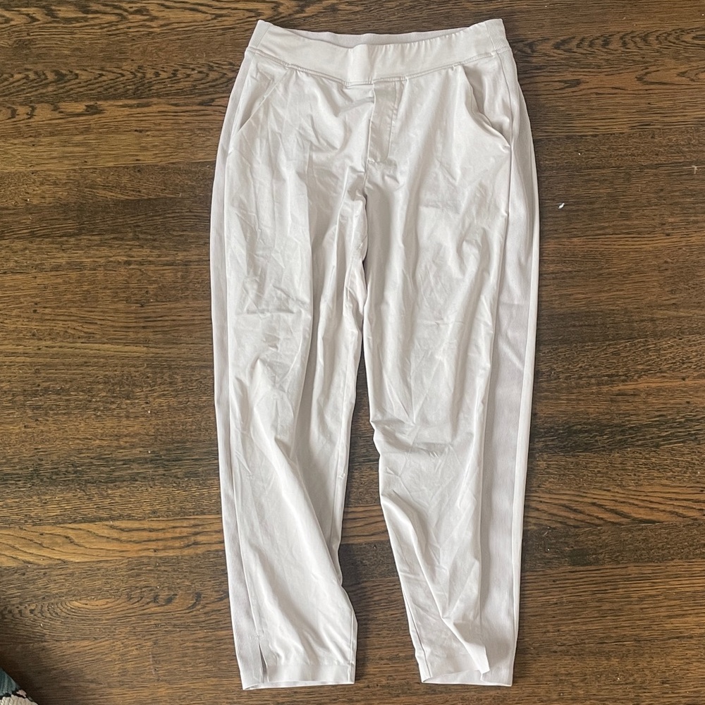 Athleta White Salutation Stash Crop Leggings Size 6 Medium M